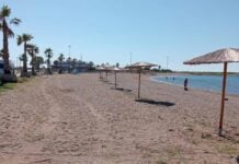 Νέες κοινόχρηστες ομπρέλες στην παραλία κάτω από τον Φάρο Αλεξανδρούπολης