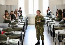 Προβληματισμός στο ΥΠΕΘΑ μετά τις πρώτες αναβολές εθελοντριών στον Στρατό Ξηράς