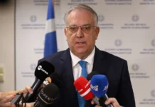 Θεοδωρικάκος: «Παγώνουν» οι τιμές βασικών προϊόντων για δύο μήνες – Νέες μειώσεις από τον Σεπτέμβριο