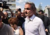 Στο Ιπποκράτειο Θεσσαλονίκης ο Κυριάκος Μητσοτάκης για τους τραυματίες από τα γκαζάκια: «Θα βρούμε αυτούς που διέπραξαν αυτή την άθλια ενέργεια»