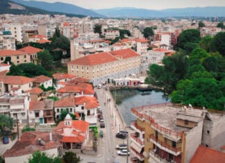 Επίδομα μετακόμισης 10.000 ευρώ: Ανοίγει η πλατφόρμα τον Αύγουστο – Ποιους αφορά και ποιες περιοχές εντάσσονται